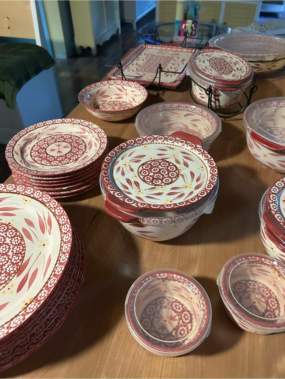 Like New TEMPTATIONS OLD WORLD CRANBERRY Baking, Serving, and Storing Set